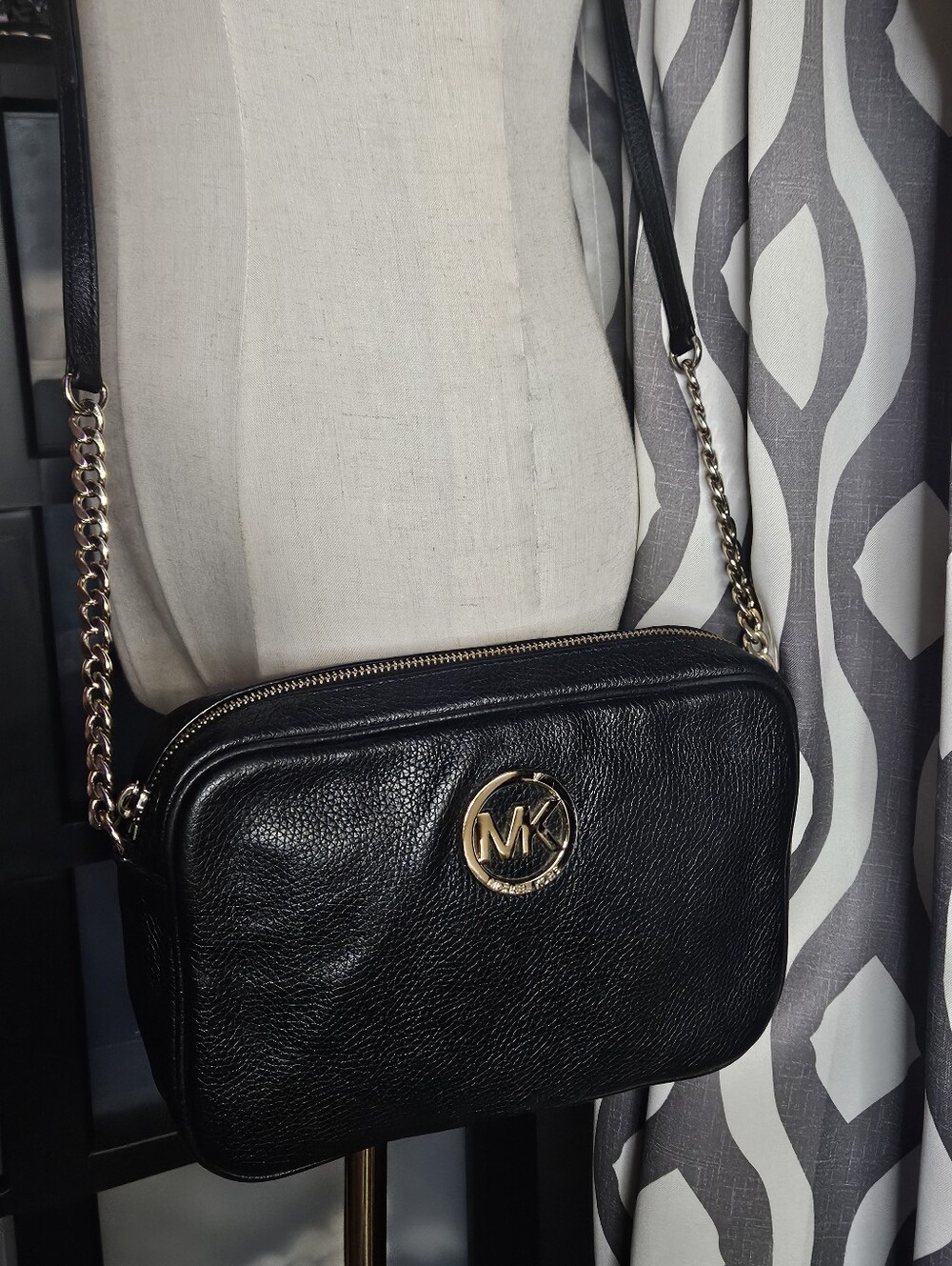 Michael Kors Fulton Large Black Pebbled Leather Crossbody Bag - Picture 7 of 9